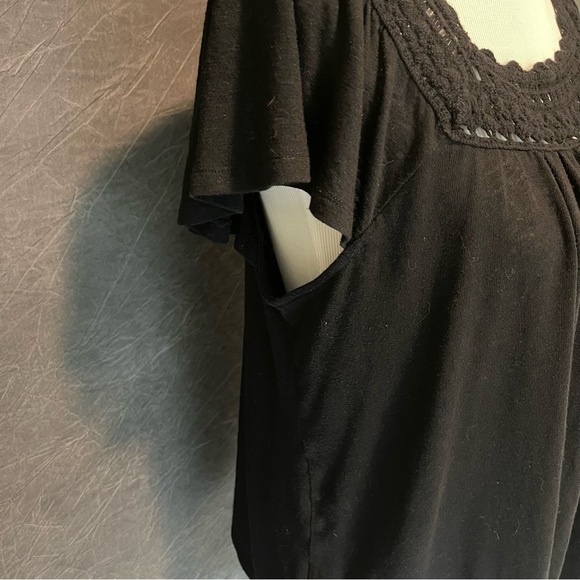 Old Navy Flutter Sleeve Shirt - Picture 4 of 9